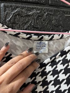 Houndstooth Puff Sleeve Top