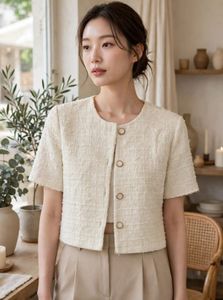 Chic Tweed Cropped Jacket
