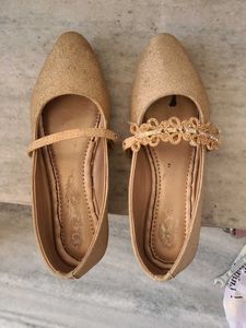 Elegant Gold Ballerina Flats