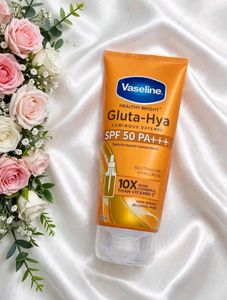 Pack of 4 Vaseline Gluta-Hya Sunscreen SPF 50