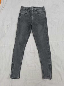 Stylish Grey Denim Jeans with Zipper Detail