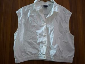 GAP White Sleeveless Cropped Shirt