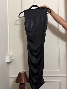 Sleek Black Ruched Midi Dress