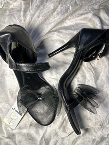 Chic Black Heels with Bow Detail
