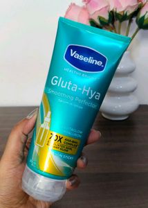 Vaseline Gluta-Hya Smoothing Perfector