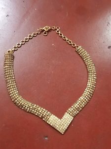 Sparkling V-Neck Choker Necklace