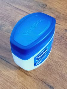Vaseline Skin Protecting Jelly 85g
