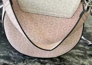 100%AUTHENTIC BRAND NEW  GUESS PURSE
