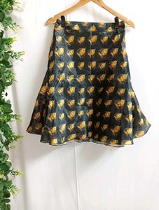 Black knee-length flared skirt