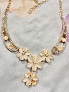 Elegant Floral Necklace &amp; Earring Set