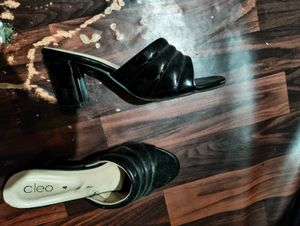 Chic Black Cleo Slides/Sandals/Heels