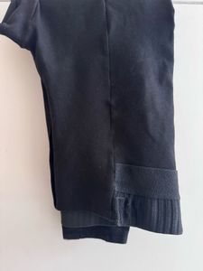 High-waist leggings with golden buttons