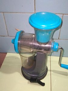 Hand Mini Juicer