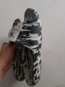 Crocs - Stylish classic Marble Print Slides