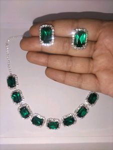 Stunning Emerald and Crystal Necklace Set