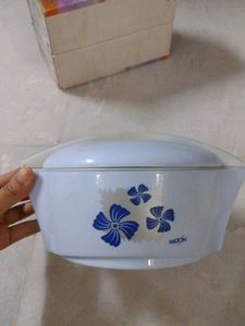 Milton Lifestyle Casserole Set ( NEW and packaged)