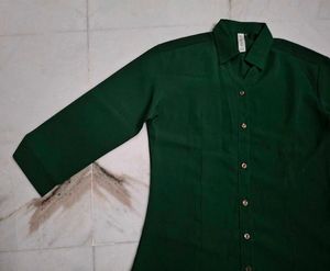 Chic Green Button-Up Blouse