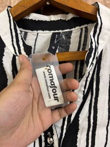 Striped Button-Down Shirt 🖤🤍(S)