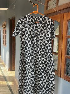 like new Printed Black & White Kurta