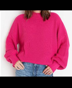 combo of two fitted top and knitted sweater