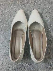 Elegant White Pointed Toe Pumps
