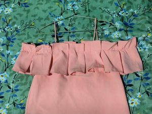 Peach Ruffle Off-Shoulder Top📍