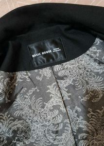 Stylish Black Double-Breasted Cropped Jacket