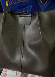 Black Tote Bag - Stylish and Versatile