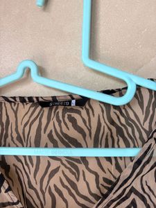 Chic Zebra Print Ruched Crop Top