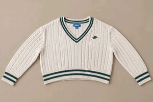 CREAM CABLE KNIT V-NECK CROPPED SWEATER