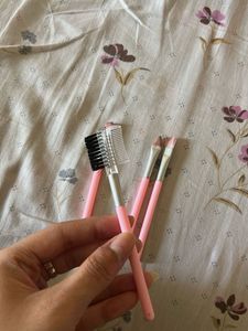 Set of 4 Pink Makeup Brushes 🌸