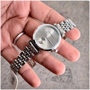 Emporio Armani 🆕 Grey Dail ladies' watch features