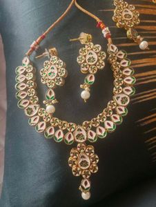 kundan necklace jewellery with maangtika