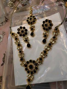 Elegant Black &amp; Gold Jewellery Set