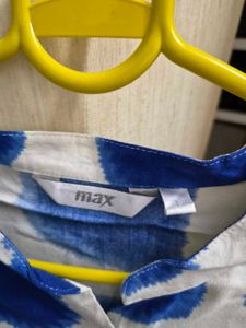 Blue &amp; White Abstract Print Cropped Top