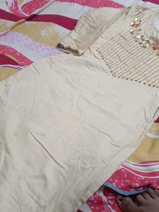 Elegant Embellished Cream Kurti