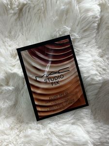 MAC Studio Fix Foundation NC30