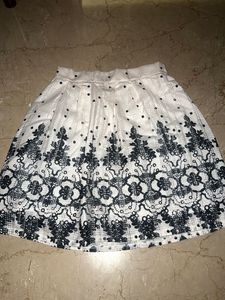Chic White &amp; Navy Skirt