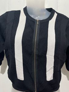 Chic Black &amp; White Striped Zip-Up Cardigan