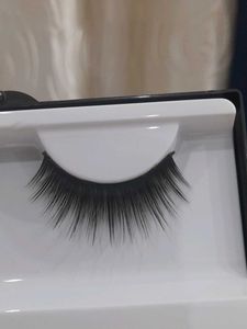 Lashes Y057 - Natural Flutter