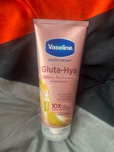 Vaseline Gluta-Hya Dewy Radiance Serum-in-lotion