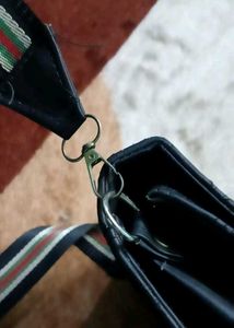 Stylish Black sling Bag.🖤Best for hangover