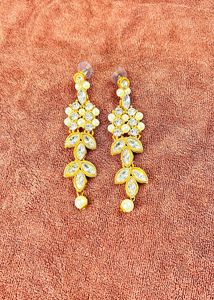 Beautiful, golden jewellery set