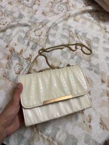 Stylish Off White Chain Shoulder Bag