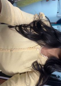 Butter yellow top