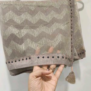 Elegant Saree with Golden Zigzag Pattern
