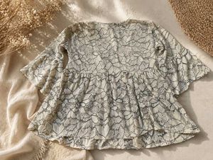 ⭐Floral Mesh Top⭐