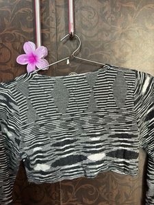 Stylish Printed Twist Front Crop Top