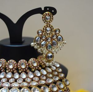 Stunning Kundan Necklace &amp; Earring Set