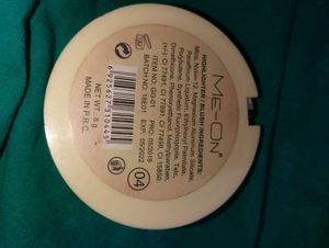 Me-On 3-in-1 Shimmer Highlighter Palette – White,